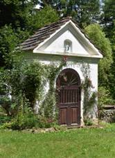 01. Kaple u rasovny u Luhova - Plze sever.jpg