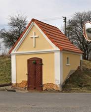 https://upload.wikimedia.org/wikipedia/commons/thumb/6/6b/K%C5%99elovice%2C_Rozn%C4%9Bvice%2C_chapel.jpg/1280px-K%C5%99elovice%2C_Rozn%C4%9Bvice%2C_chapel.jpg