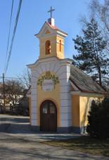 https://upload.wikimedia.org/wikipedia/commons/thumb/3/3b/Vranov%2C_Svinn%C3%A1%2C_chapel.jpg/800px-Vranov%2C_Svinn%C3%A1%2C_chapel.jpg