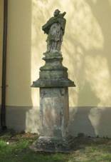 Socha svatho Jana Nepomuckho ve Verubech (Q66053563) 01.jpg