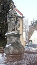 Stare Mesto - figura maryjna na rynku.jpg