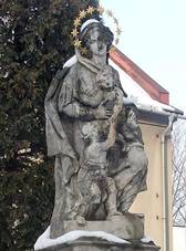 Stare Mesto - figura maryjna na rynku.jpg