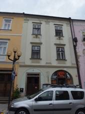 umperk, nmst Mru 7.JPG