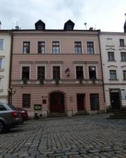 umperk, nmst Mru 4.JPG