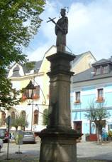 Kapersk Hory nmst socha.JPG