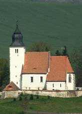 Hrdek, pohled na kostel svatho Vavince II.jpg