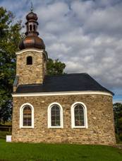 Na obrÃ¡zku mÅ¯Å¾e bÃ½t: obloha, mrak, strom, rostlina, venku a pÅ™Ãroda