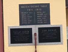 Dvorce - desky.jpg