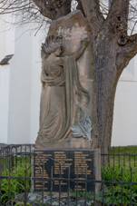 Hotice, pamtn deska (2019).jpg