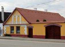 Klenovice, old farm.jpg