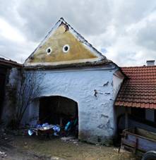 Klenovice (TA) p15 - granary+well 02.jpg