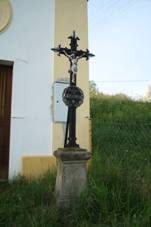 Wayside cross near chapel in Laany, Radenn, Tbor District.jpg
