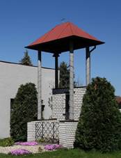 https://upload.wikimedia.org/wikipedia/commons/thumb/6/6d/Pada%C5%99ov%2C_zbrojnice_%282019%29_%281%29.jpg/1280px-Pada%C5%99ov%2C_zbrojnice_%282019%29_%281%29.jpg