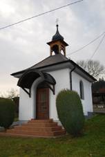 https://upload.wikimedia.org/wikipedia/commons/thumb/d/d7/H%C5%AFrka_%28Jistebnice%29_-_okres_T%C3%A1bor.jpg/800px-H%C5%AFrka_%28Jistebnice%29_-_okres_T%C3%A1bor.jpg