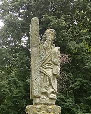 Jadru, socha svatho Ondeje na podstavci, zepedu.jpg