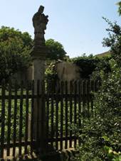 https://upload.wikimedia.org/wikipedia/commons/8/8a/Kundratice%2C_socha_sv.Jana_Nepomuck%C3%A9ho.jpg
