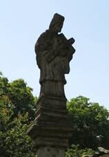 https://upload.wikimedia.org/wikipedia/commons/8/8a/Kundratice%2C_socha_sv.Jana_Nepomuck%C3%A9ho.jpg