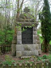Mauthdorf-2012-05-05-PomnikPadlych.JPG