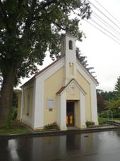 Oldichov, kaple svatho Jana a Pavla, pohled od sv, vertikln.jpg