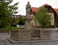 Nepomukstatue (Pimda) 02.JPG