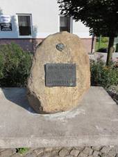 File:CZE Havov Doln Datyn Obelisk.jpg