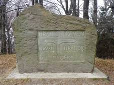 File:Filipka - hranin kmen na vrcholu kopce, Beskydy (2011).JPG