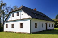 File:Dawna szkoa ewangelicka Emaus w Nawsiu 3.JPG