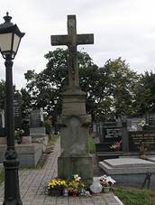 File:Navsi hrbitov kriz.jpg