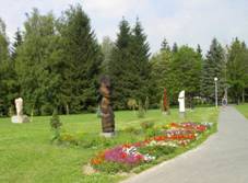 http://www.trinecko.cz/foto/01)%20T%C5%99inec/Centrum%20m%C4%9Bsta/Nemocnice%20Sosna%20-%20Park%20-%201.JPG