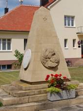 P�mn�k RA (Lacinov�).jpg