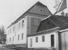http://www.doubravnik.cz/pics/stara_skola_02.jpg