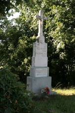 https://upload.wikimedia.org/wikipedia/commons/thumb/b/b8/Ti%C5%A1nov%2C_H%C3%A1jek%2C_k%C5%99%C3%AD%C5%BE_u_kaple_%286605%29.jpg/800px-Ti%C5%A1nov%2C_H%C3%A1jek%2C_k%C5%99%C3%AD%C5%BE_u_kaple_%286605%29.jpg