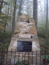 Hvozdec pamtnk padlm.JPG