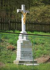 Zahrada (Kaly), k u kaple (0207).jpg