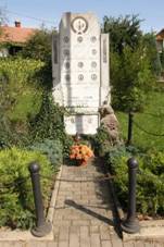 Pamatnik (Svinosice).jpg