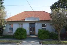 http://upload.wikimedia.org/wikipedia/commons/thumb/e/ed/School_in_Bud%C3%ADkovice%2C_Czech_Republic.jpg/1280px-School_in_Bud%C3%ADkovice%2C_Czech_Republic.jpg