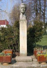 http://upload.wikimedia.org/wikipedia/commons/thumb/d/d3/V%C3%A1clavek-busta.JPG/800px-V%C3%A1clavek-busta.JPG