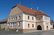 Mohelno, radnice.jpg