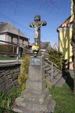 Wayside cross near chapel in Radonn.jpg