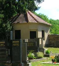 http://upload.wikimedia.org/wikipedia/commons/1/1b/Trebic_sokoli_hrbitov.jpg