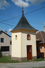 Chapel in �astotice, T�eb�� District.JPG