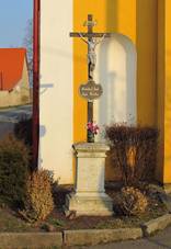 Wayside cross in Za�ovice, T�eb�� District.JPG