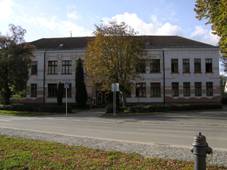 https://upload.wikimedia.org/wikipedia/commons/thumb/c/c1/D_Bukovsko_skola.jpg/1024px-D_Bukovsko_skola.jpg