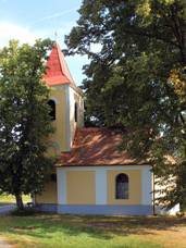https://upload.wikimedia.org/wikipedia/commons/thumb/5/5a/Hrachovi%C5%A1t%C4%9B%2C_chapel.jpg/800px-Hrachovi%C5%A1t%C4%9B%2C_chapel.jpg