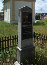 Mnich, pamtnk padlm.JPG