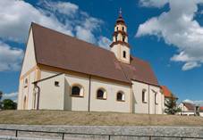 �ev�t�n - n�m�st� s kostelem sv. Mikul�e