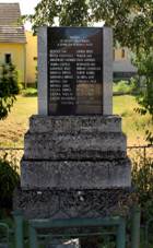 Suchdol nad Lunic, Tu, memorial.jpg