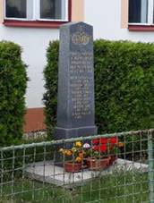 Pomnk padlm ve Vlkov (Q105003283).jpg