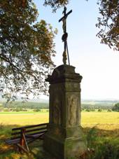 Bl, krucifix na jinm okraji obce (9).jpg