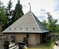 Kostnice u kostela sv. Jakuba v Letaovicch.jpg